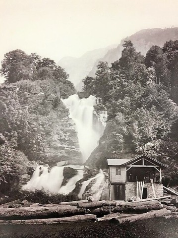 Der untere Reichenbachfall bei Meiringen, fotografiert von Charles Soulier, 1865
