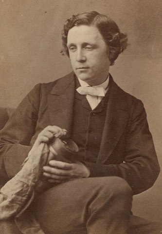 Charles Lutwidge Dodgson, der sich Lewis Carroll nannte — fotografiert von Oscar Gustave Rejlander, 1863