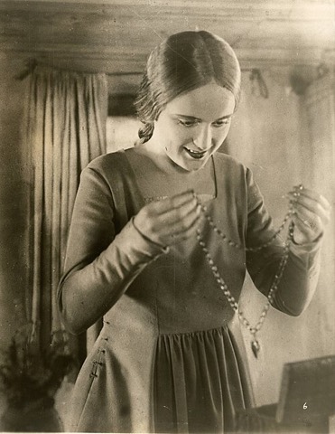 Camilla Horn als Gretchen in Murnaus Film, 1926