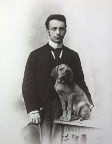 Felix Salten mit Hund, 1891